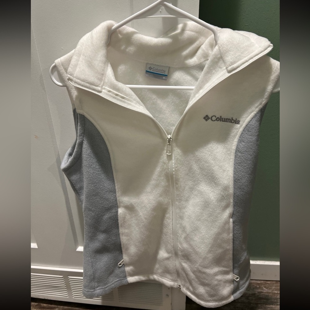 Womens Columbia Vest size medium white and gray.